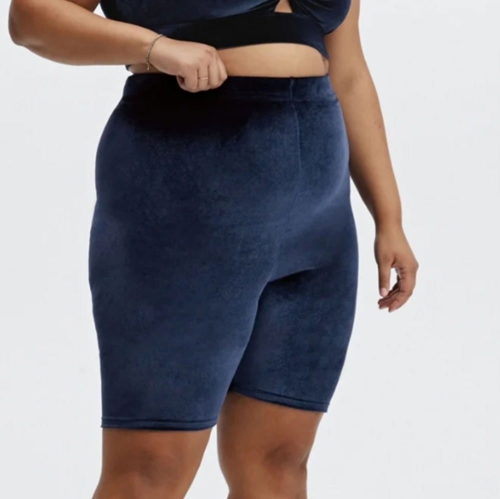 Fabletics navy velour shorts women's 3X, 2X, XXL